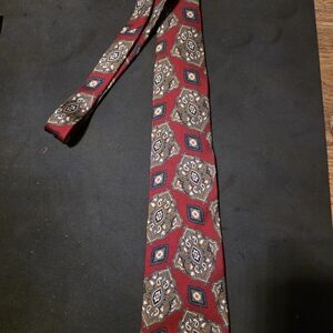 Elegant Red Patterned Men's Tie